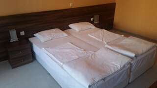 Отель Paradise Bay Hotel Созополь Двухместный номер с 2 отдельными кроватями-9
